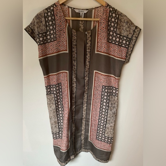 ZoZo Dresses & Skirts - ZOZO Shift Dress Size size Medium. Neutrals and Pink. Floral.